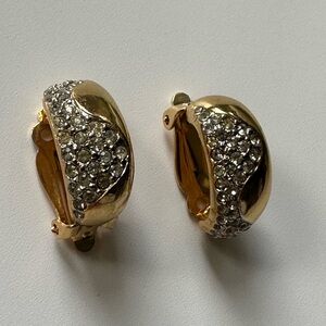VTG Trifari Clip On Earrings